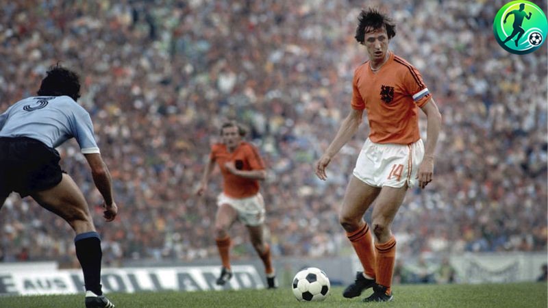 Johan Cruyff - Tiền đạo hay nhất thế giới mọi thời đại người Hà Lan