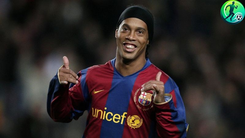 Ronaldinho là phù thủy làng túc cầu nhờ kỹ năng đi bóng điệu nghệ