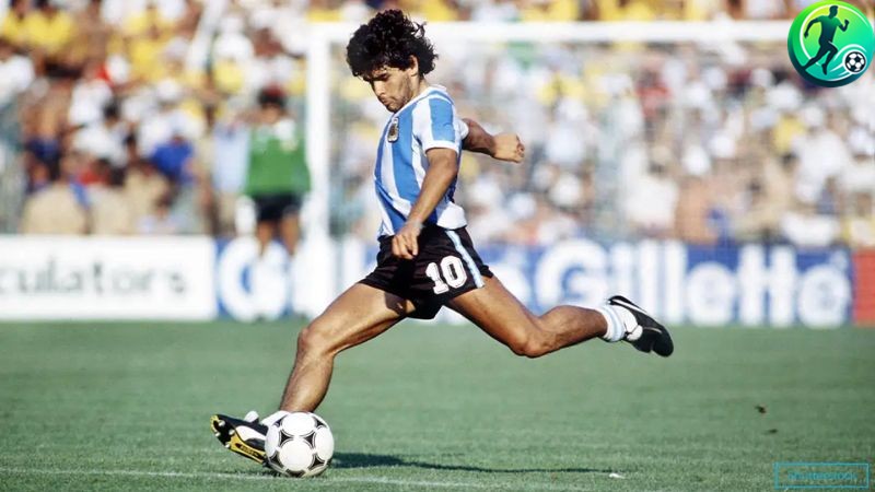 Tiền vệ hay nhất thế giới mọi thời đại gọi tên Maradona