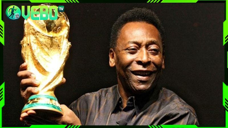 Vua bóng đá Pele và chiếc cúp vàng World Cup