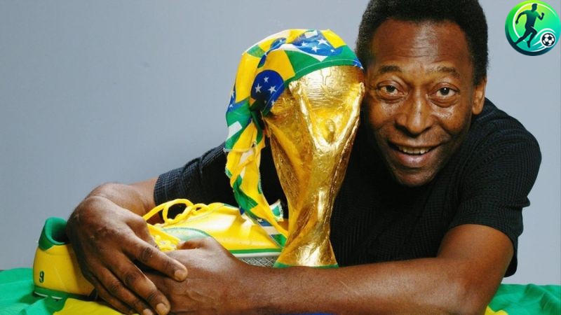 Vua bóng đá Pele và chiếc cúp Vàng World Cup
