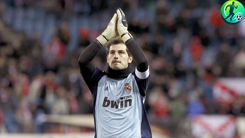Iker Casillas là thủ môn kiêm đội trưởng mẫu mực của Real Madrid